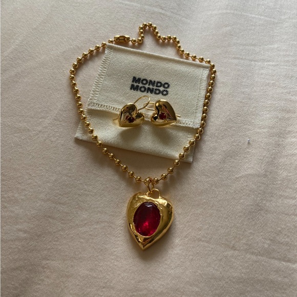 Lover Earrings in Gold - Picture 5 of 5